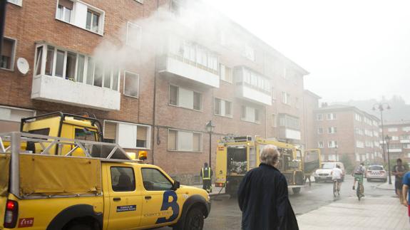 Un incendio obliga a desalojar a una mujer en Sotrondio