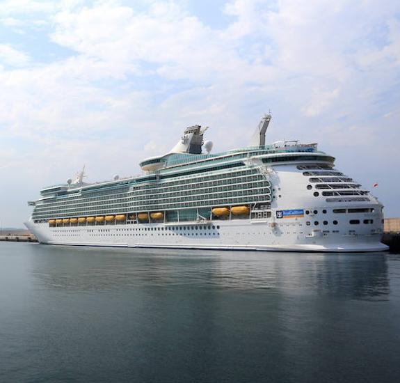El 'Navigator of the Seas' volvió con casi 4.000 turistas