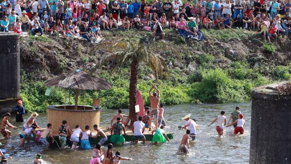 Avispa afirma que los vigilantes del Descenso Folclórico del Nalón utilizaron gas pimienta
