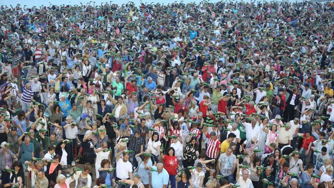 A 202 botellas del récord