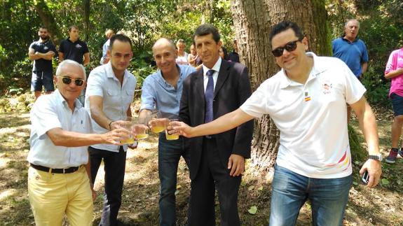 Los periodistas Tomás Roncero y Paco García Caridad, galardonados en Vegadeo