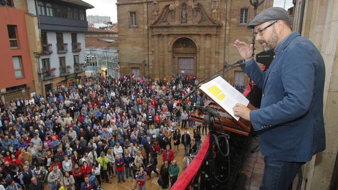 Oviedo abre las fiestas de San Mateo en asturiano