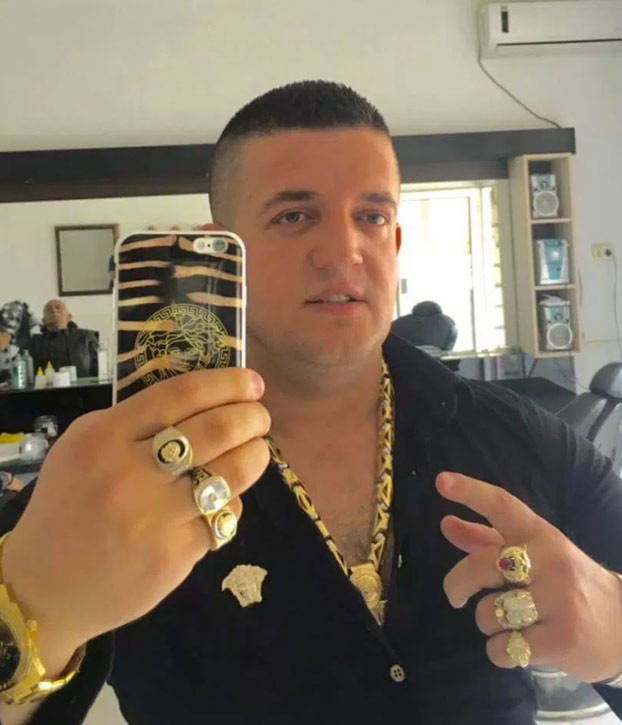 Shenki Maslani, un macedonio obsesionado con Versace