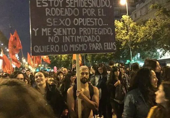 ¿En qué topic se habla de lo de Errejón? - Página 17 Manifestante-defensa-mujeres-koeF-U203739355033l0B-575x400@El%20Comercio