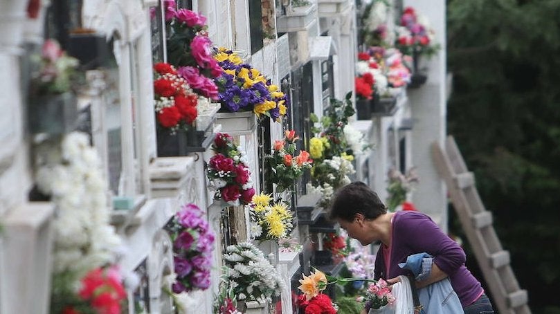 El Ayuntamiento prohíbe el acceso rodado al cementerio de Ceares por Todos los Santos