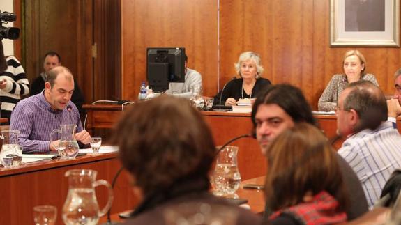 «El PP utiliza las instituciones para hacer una purga interna de su propio partido»
