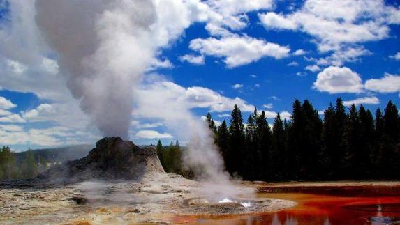 Un joven muere al disolverse su cuerpo en ácido hirviendo en Yellowstone