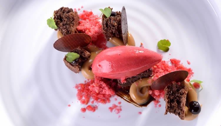 Frambuesa ajo negro café cacao muscovado y atsina cress