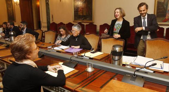 Somos trata de vincular los viajes de Caunedo con la devolución del aval a Aquagest