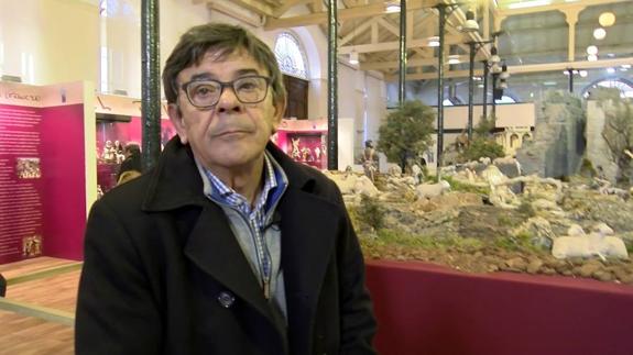 Roberto Sánchez 'Rivi' pone el belén con EL COMERCIO