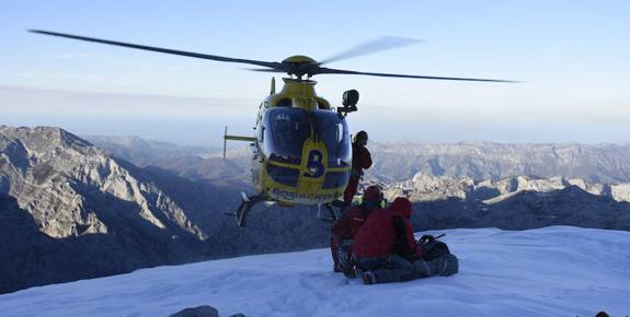 Espectacular rescate de montaña junto al Urriellu
