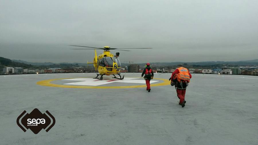 Consiguen evacuar a un cazador herido en Proaza tras un complejo rescate