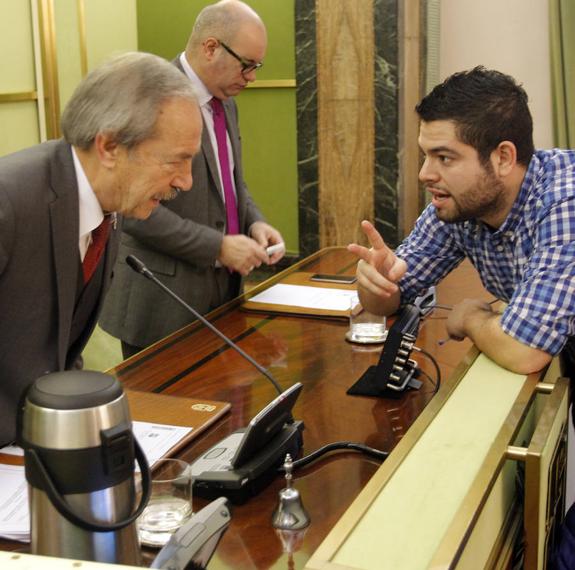 Rosón acusa al PP de privatizar servicios para meter a «amigos y familiares» en las contratas