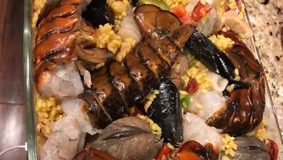 José Andrés ofrece una clase de 'paella' a Rob Schneider tras su polémica receta