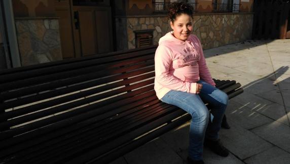 Una niña guía a los bomberos para que la rescaten tras sufrir un accidente junto a su madre en Vegadeo