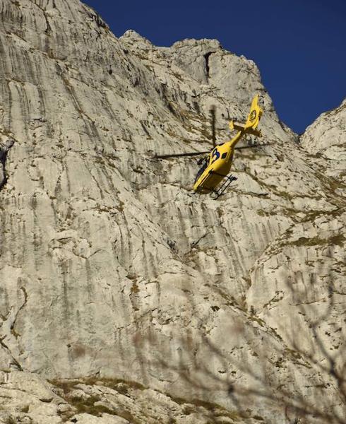 Muere un ganadero despeñado en Amieva