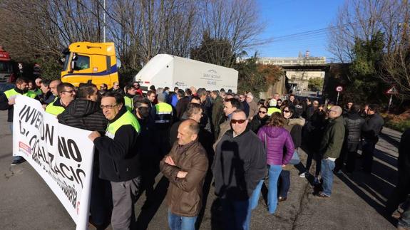 Los trabajadores de Saint-Gobain se concentran en su último día de paros por el futuro de la planta