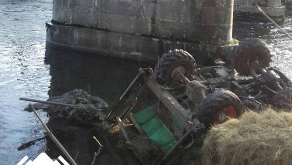 Dos heridos por el vuelco de un 'dumper' en Sevares