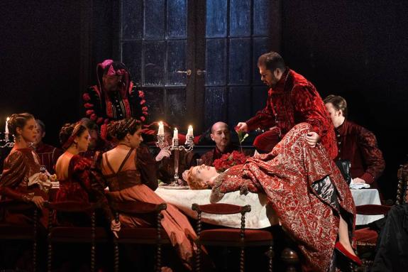 Más de mil personas podrán ver en su barrio 'Rigoletto' este sábado