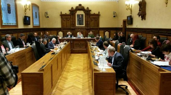 Gijón pide al Gobierno el desbloqueo «urgente» de la regasificadora de El Musel