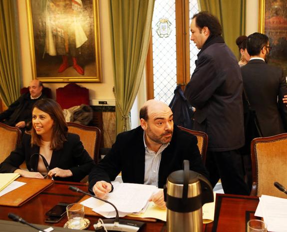 Ripa: «Caunedo quiere gobernar desde el banquillo de la Audiencia Nacional»