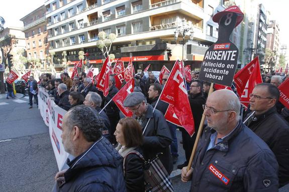 Concentración por los dos últimos muertos en accidente laboral