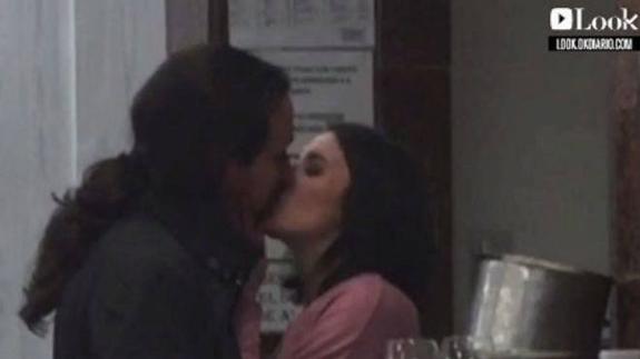 El esperado beso entre Pablo Iglesias e Irene Montero