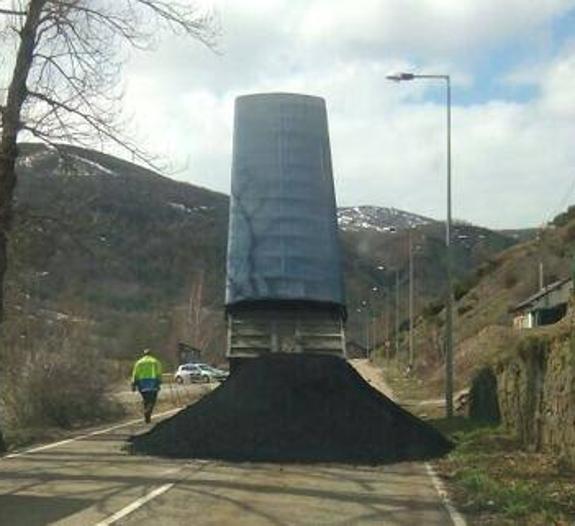 Villablino intenta impedir el paso de camiones con carbón importado por el municipio