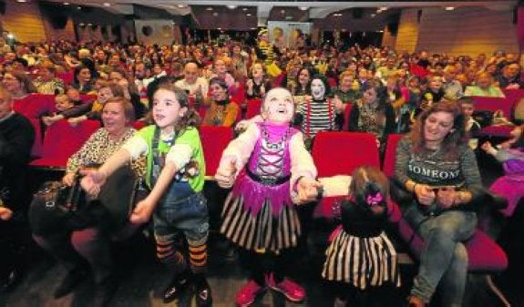 Los niños disfrutan de su propio 'Antroxín'