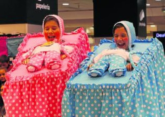 Puntada con hilo, disfraz con premio