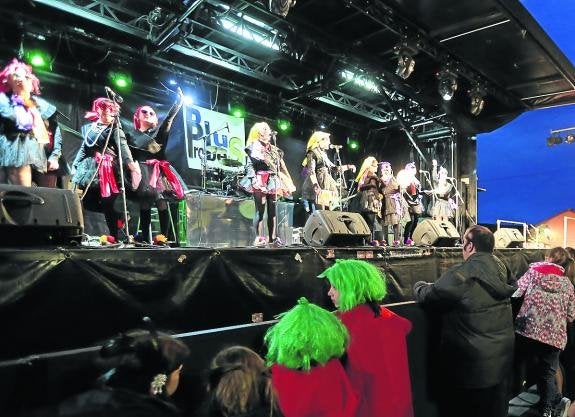 La sátira social no se olvida del buen rollo