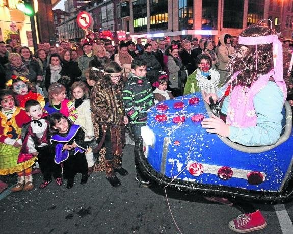 El desfile de disfraces se reencuentra hoy con su público dos años después
