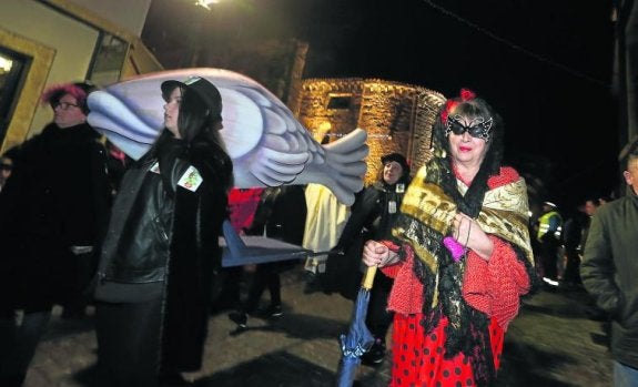 Avilés entierra la Sardina y el Antroxu