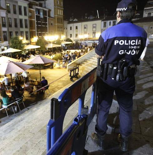 Un fallo judicial pone en cuestión la validez de las multas por el botellón en Gijón