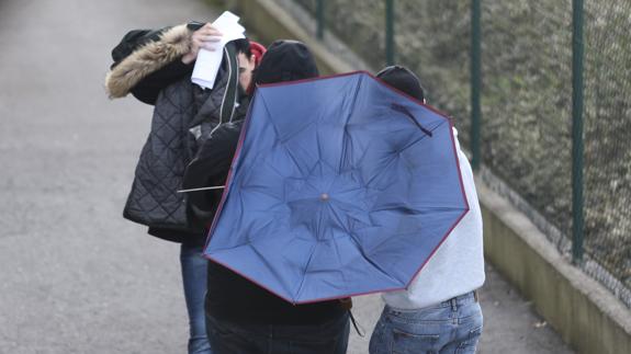 En libertad con cargos los tres ultras del Sporting