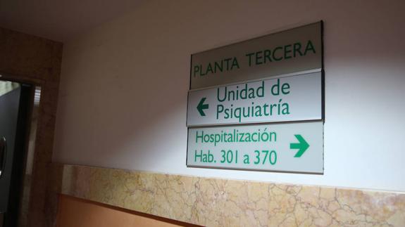 Desalojados 24 pacientes del Hospital de Jove por un incendio causado por una enferma