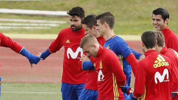 Kepa reemplaza a Reina en la expedición española en Gijón