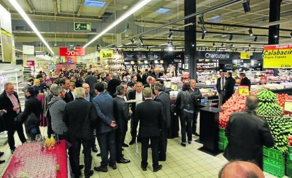Carrefour abre en Mieres «para ayudar en su desarrollo social y económico»
