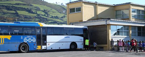 «El transporte escolar de Sariego es deficiente, sobre todo en seguridad»