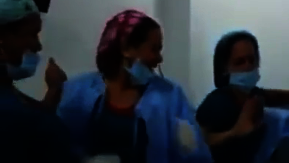 Cinco enfermeras indignan a Colombia por su irrespetuoso baile ante una paciente sedada