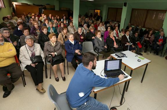 Nuevo Gijón, Perchera y La Braña se movilizan por el PGO, el empleo y la sanidad