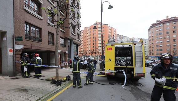 Alarma vecinal por un incendio en un garaje de la calle Severo Ochoa de Avilés