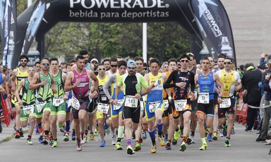 Ciro Canseco y Laura Álvarez mandan en el X Duatlón de Gijón