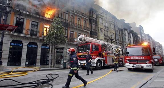 La Fiscalía ve «conclusiones personales» en el informe policíal del incendio de Uría