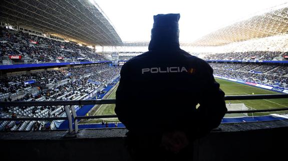 De Lorenzo advierte al alcalde de Oviedo de «deficiencias» en la seguridad en el Tartiere