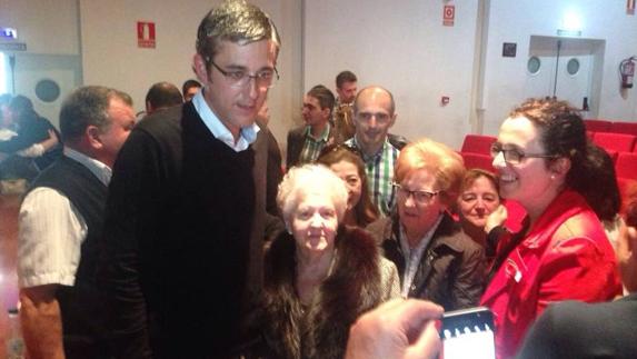 Madina alerta en Laviana de un PSOE «hundido y colapsado» si gana Sánchez