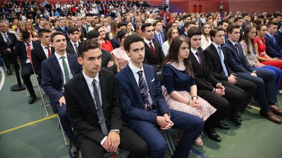 Los bachilleres de los Jesuitas se gradúan