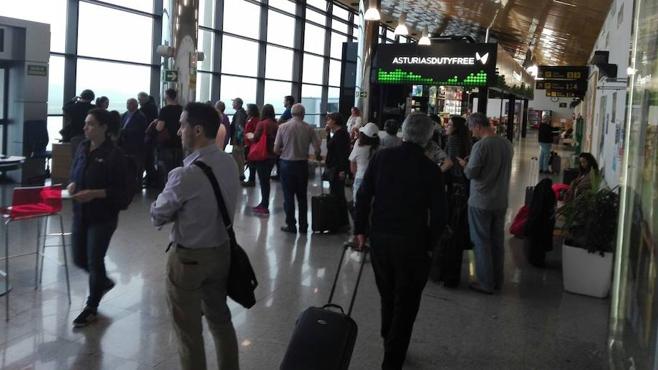 Despega con más de siete horas y media de retraso el vuelo a Barcelona que sufrió una avería