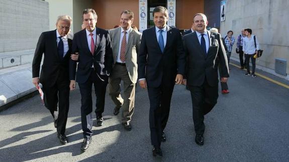 Javier Fernández anima a la reconquista de la industria en Asturias pero compatible con el cuidado medioambiental