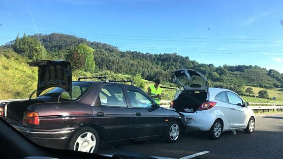 Las carreteras asturianas se congestionan a la salida de las playas